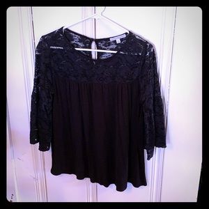 Black Lace-Sleeved 3/4 Length Top